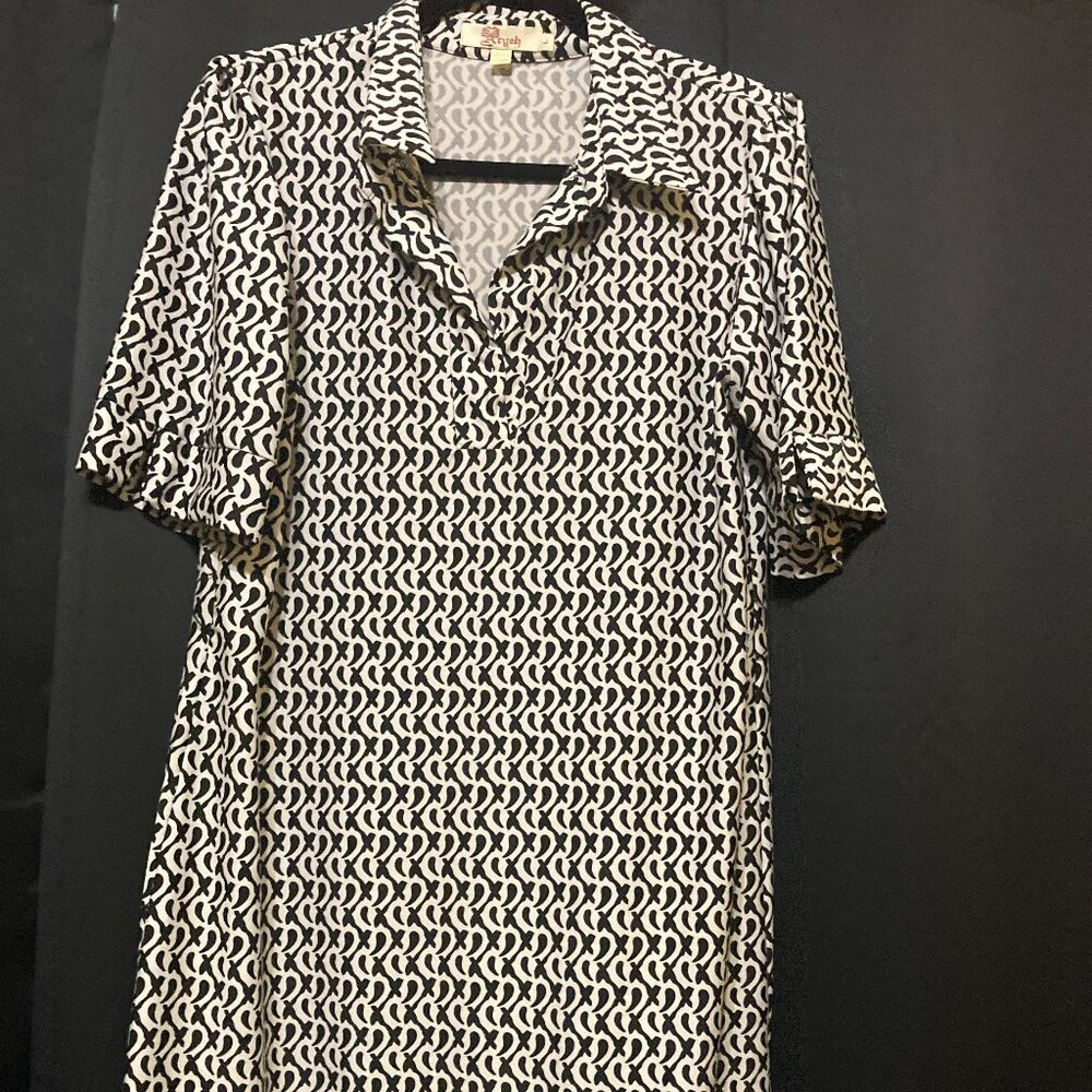 Aryeh L Black and White V neck short sleeve dress